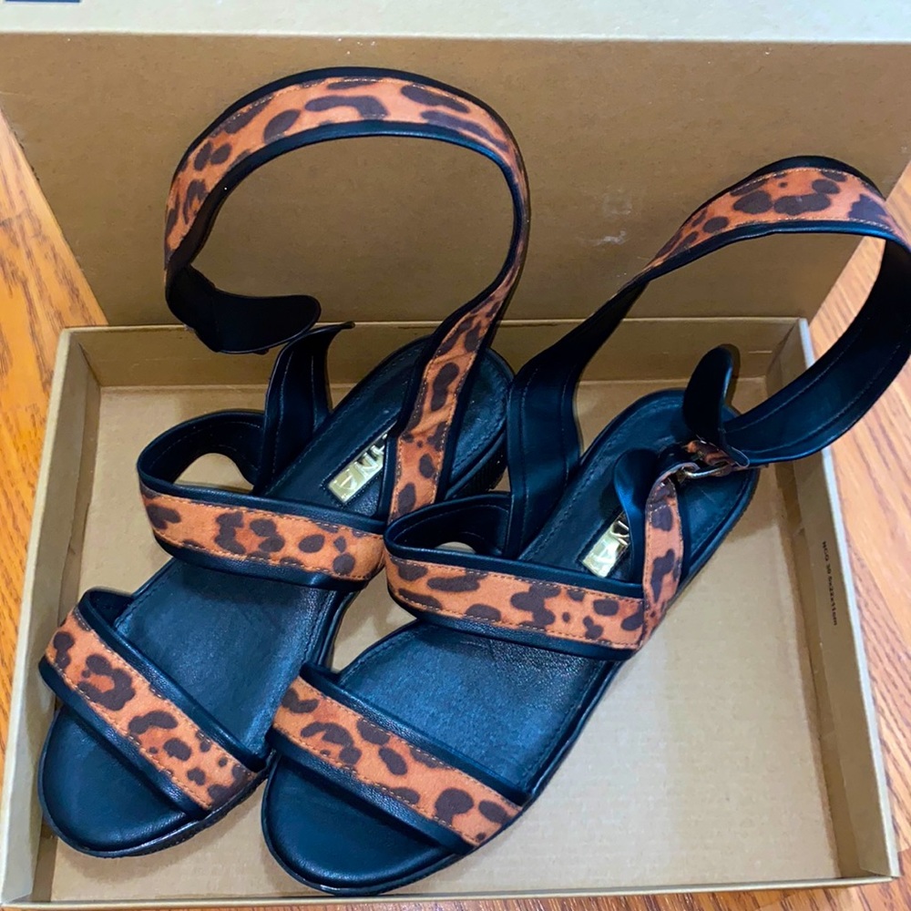 Strap up sandals leopard